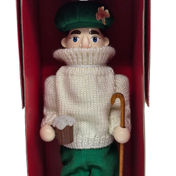 Nutcracker Village Ireland Shepherd w/ Sheep Figure 2005 Boxed - Picture 4 of 15